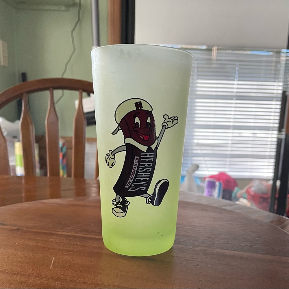 *VINTAGE* Frosted Green HERSHEY'S Chocolate Milk - 16 Oz- #206- RARE COLLECTIBLE